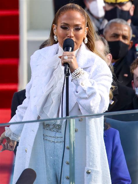 jlo con una correa de coco chanel|Jennifer Lopez Wore Head.